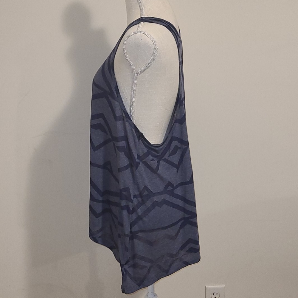 Old Navy Women's XL hi-low racerback tank - Picture 2 of 4